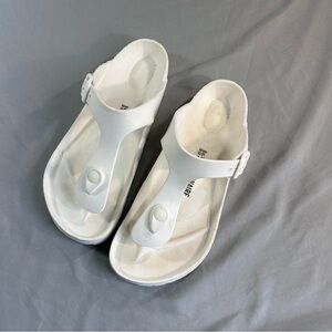 Cushionaire Women's White Thong style sandals size 8